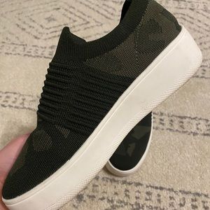 Steve Madden Beale Camo Print VGUC